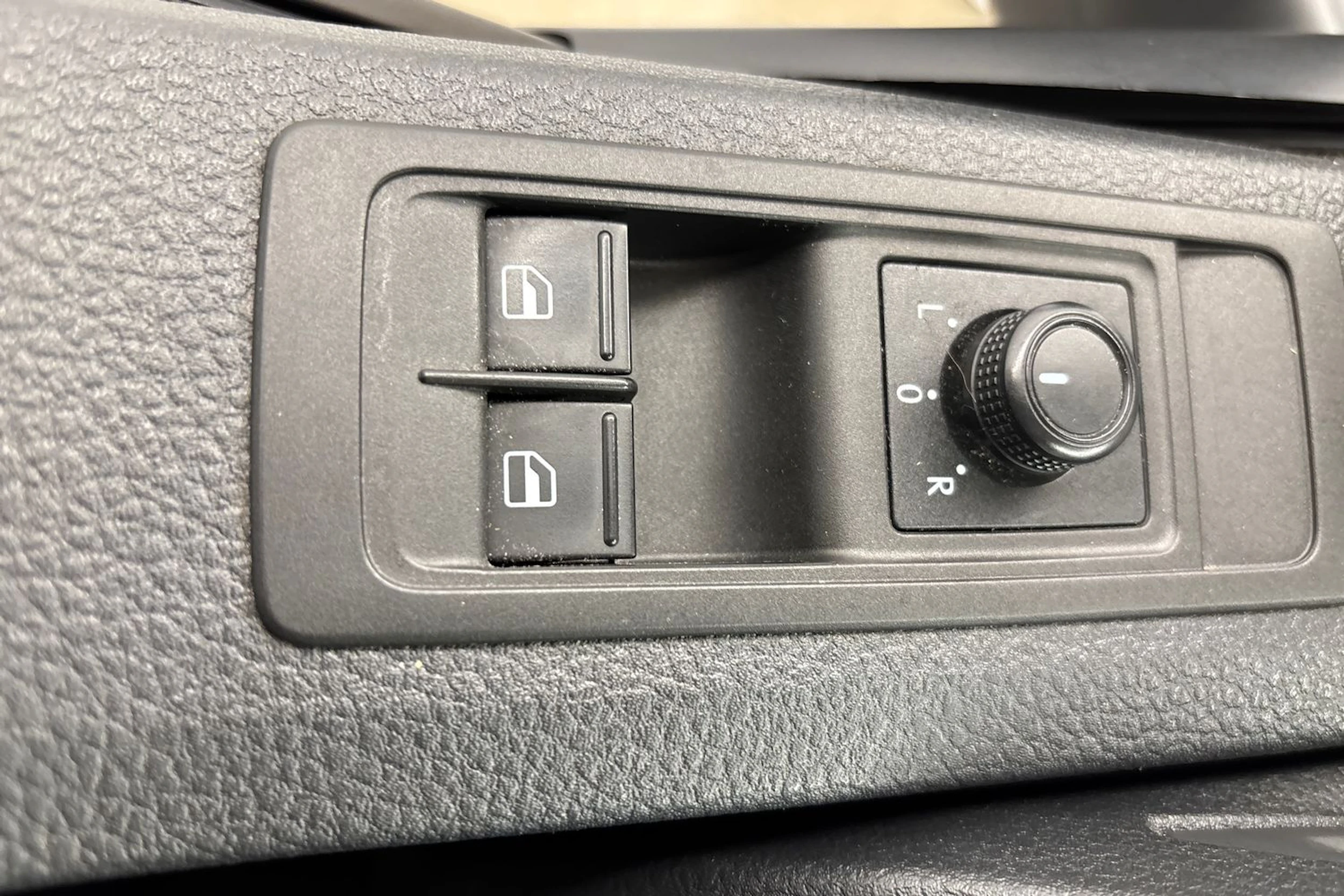 valkoinen Volkswagen Transporter 2019 kuva 24.