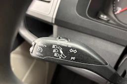 valkoinen Volkswagen Transporter 2019 kuva 25.
