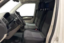 valkoinen Volkswagen Transporter 2019 kuva 11.