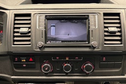 valkoinen Volkswagen Transporter 2019 kuva 17.