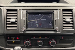 valkoinen Volkswagen Transporter 2019 kuva 19.