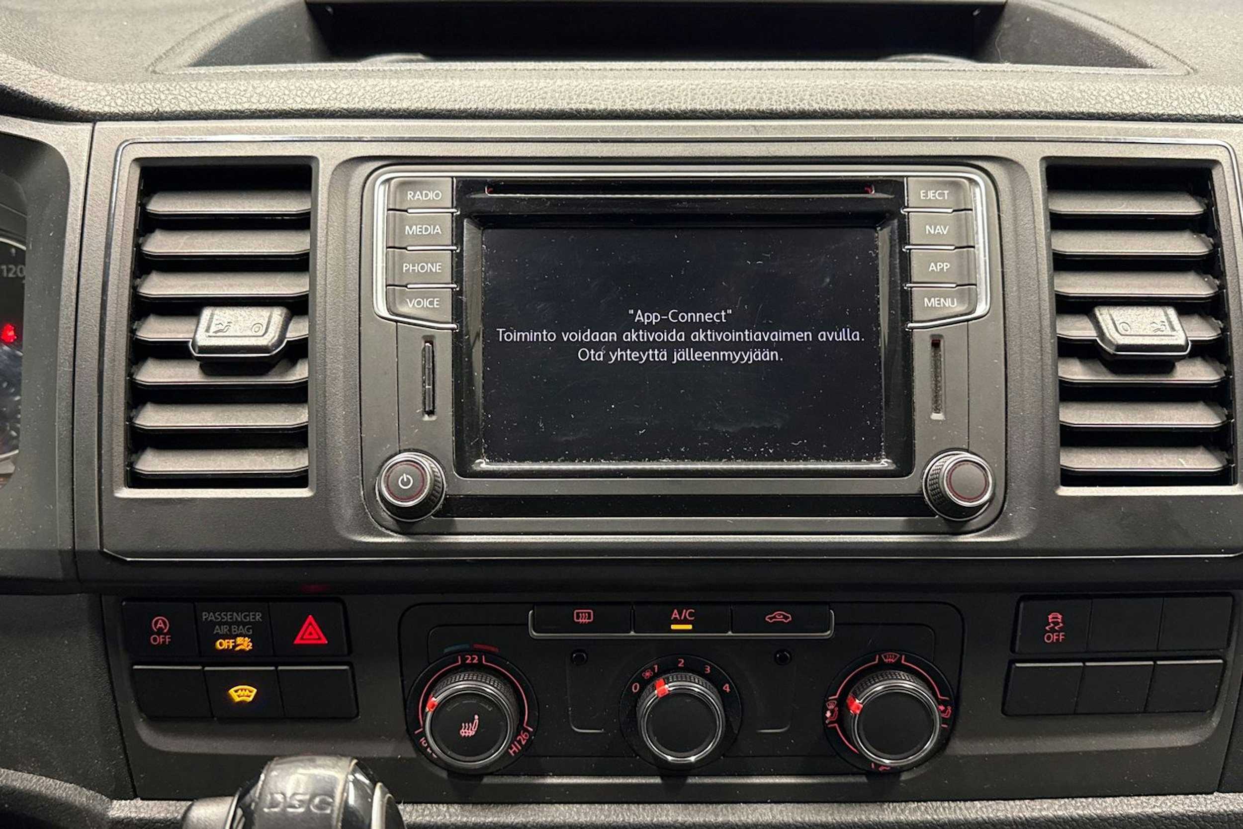 valkoinen Volkswagen Transporter 2019 kuva 20.