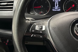 valkoinen Volkswagen Transporter 2019 kuva 22.