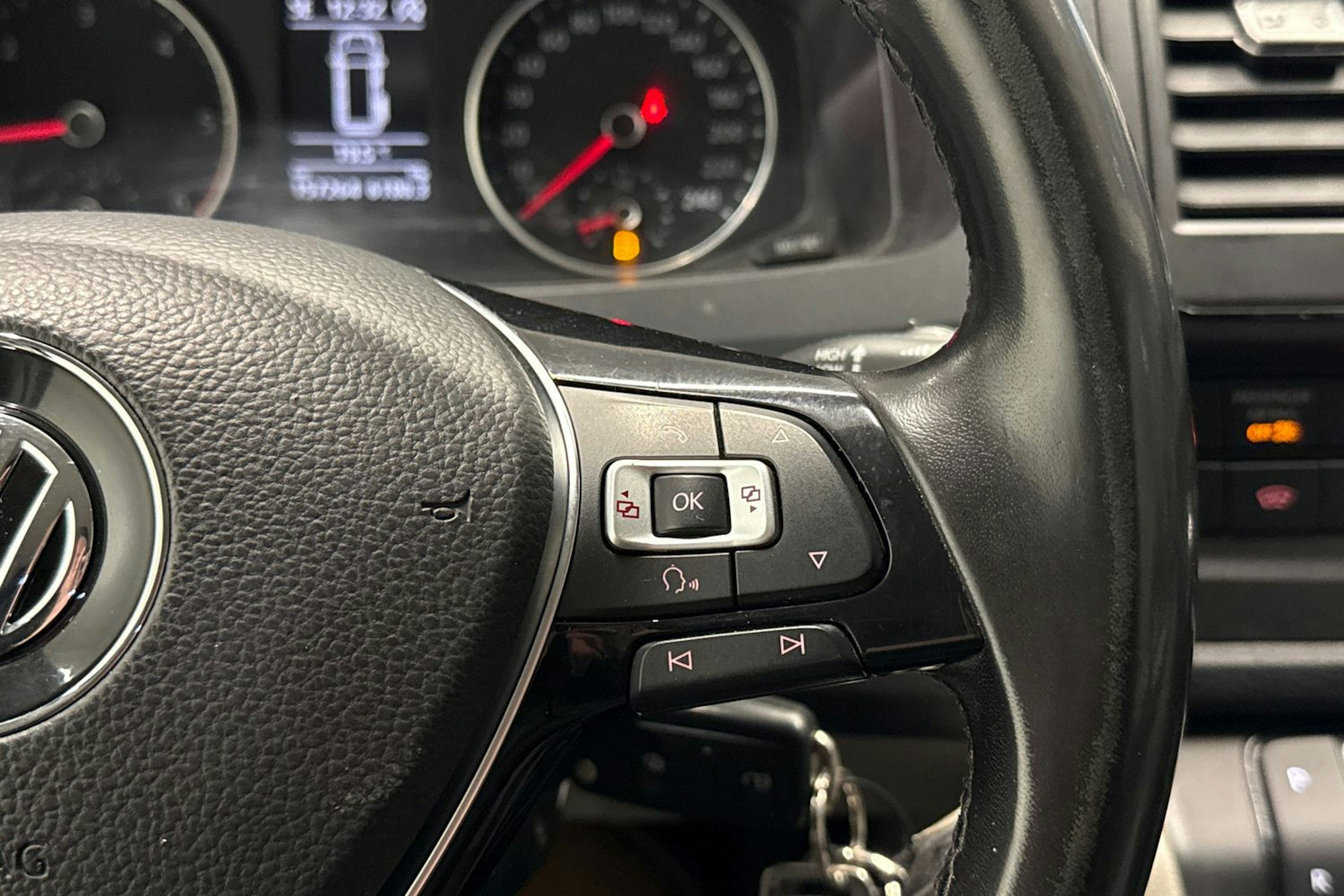 valkoinen Volkswagen Transporter 2019 kuva 23.