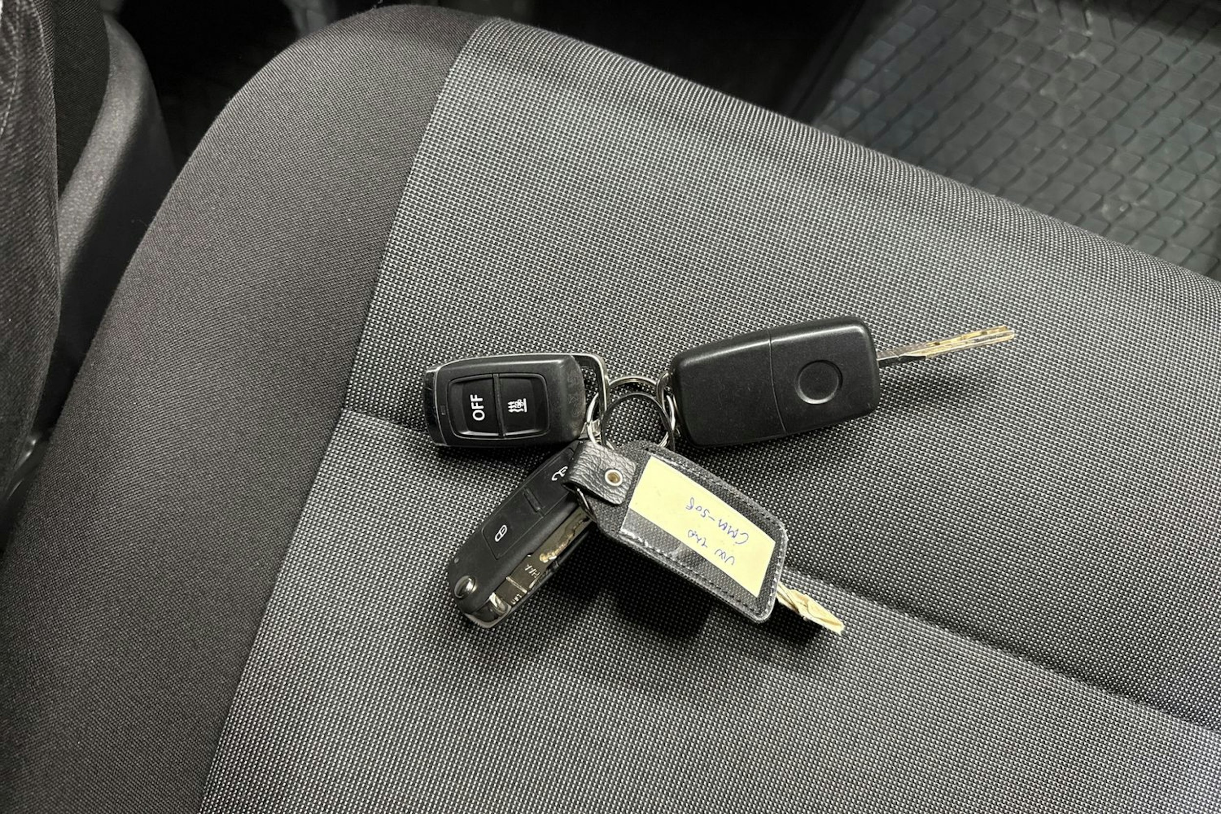 valkoinen Volkswagen Transporter 2019 kuva 24.