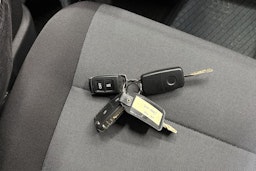 valkoinen Volkswagen Transporter 2019 kuva 24.