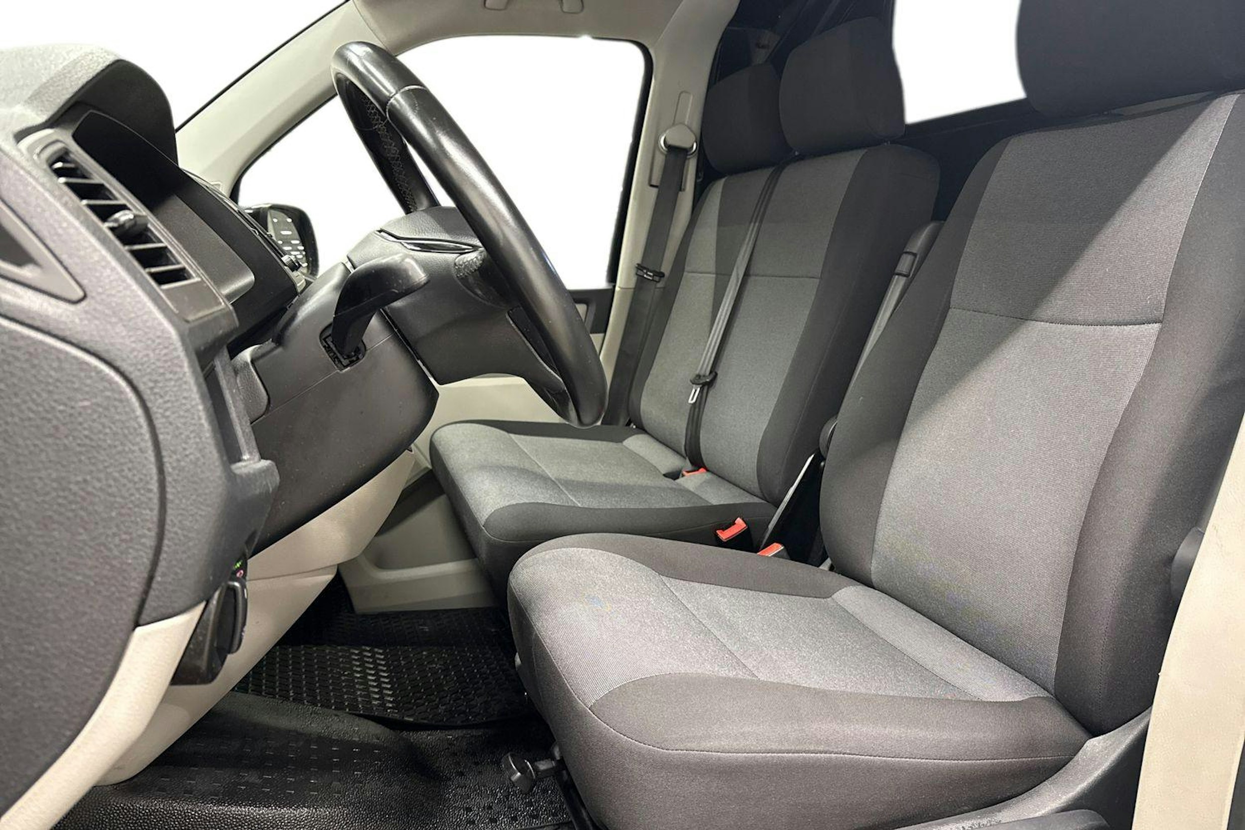 musta Volkswagen Transporter 2019 kuva 7.