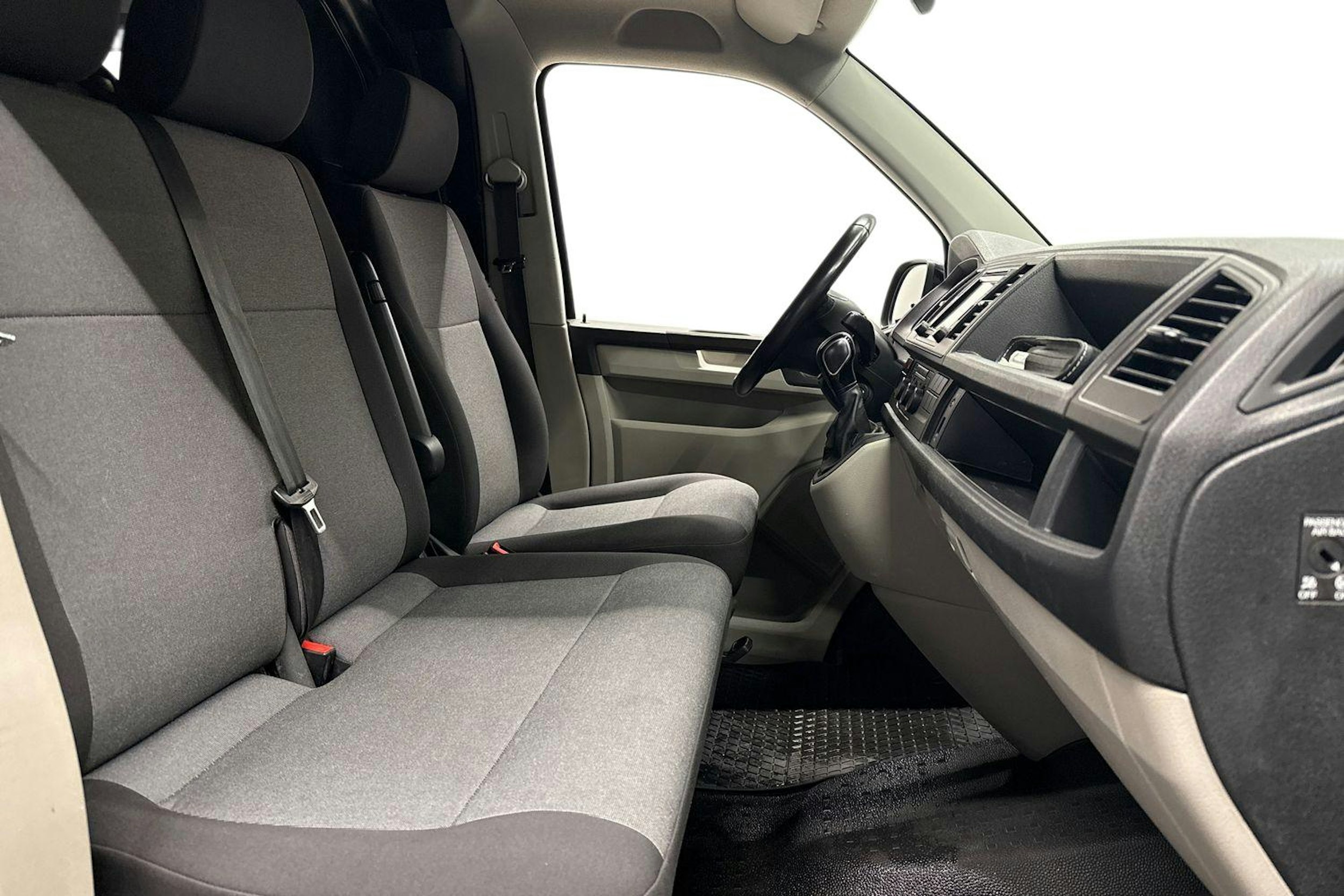 musta Volkswagen Transporter 2019 kuva 10.