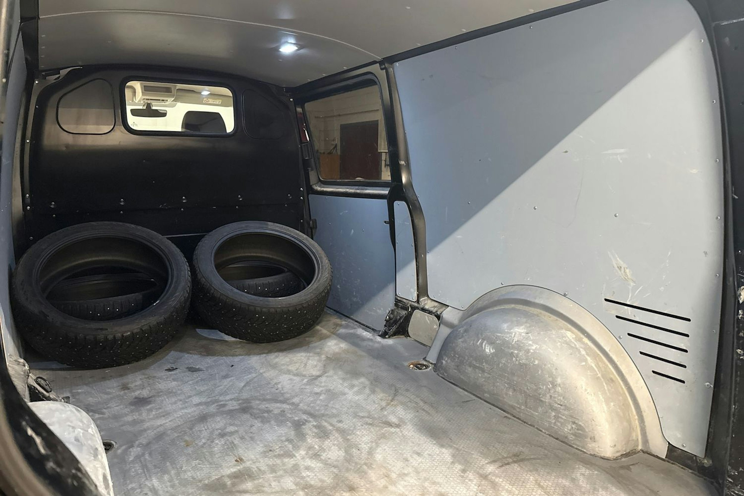 musta Volkswagen Transporter 2019 kuva 15.