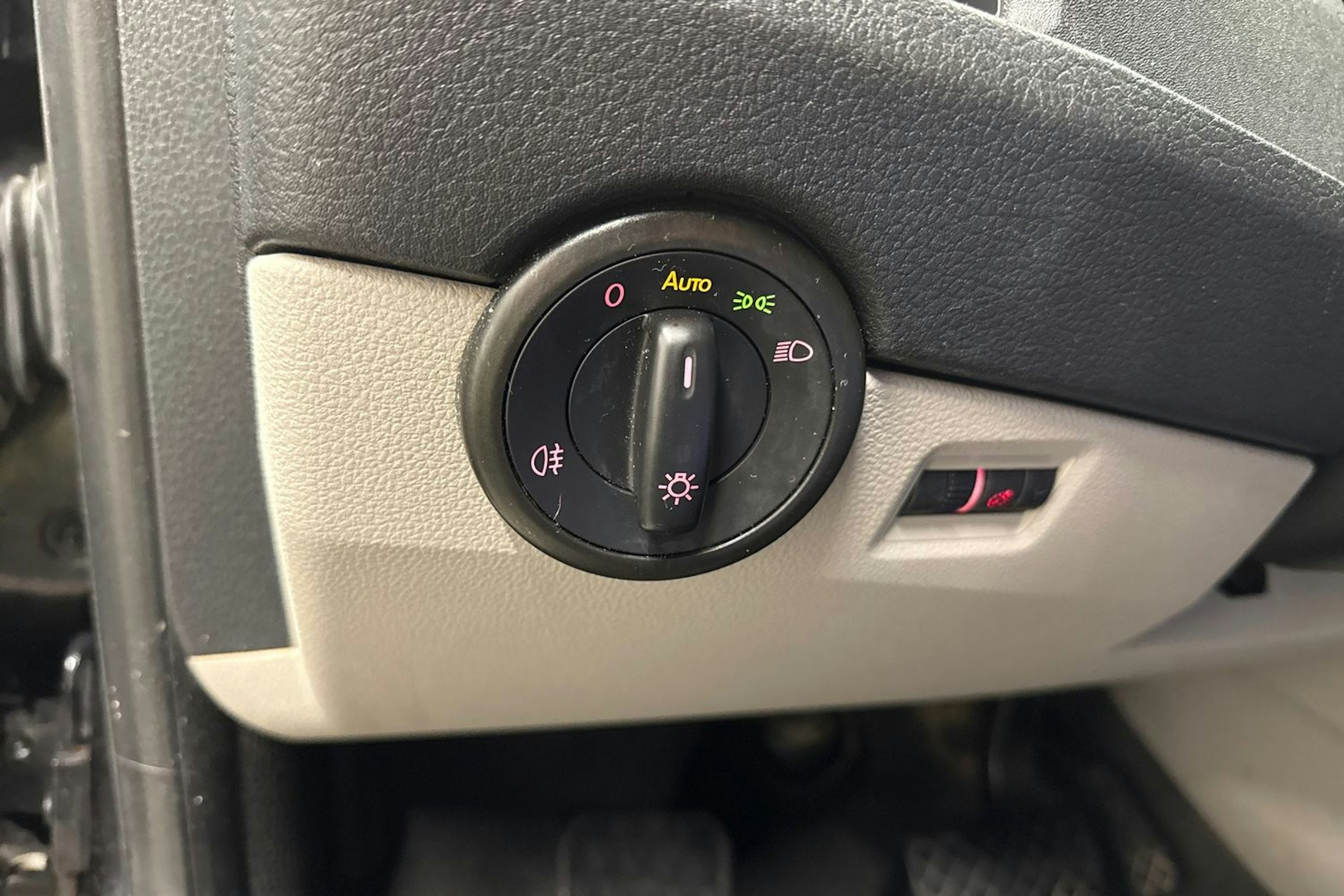 musta Volkswagen Transporter 2019 kuva 23.