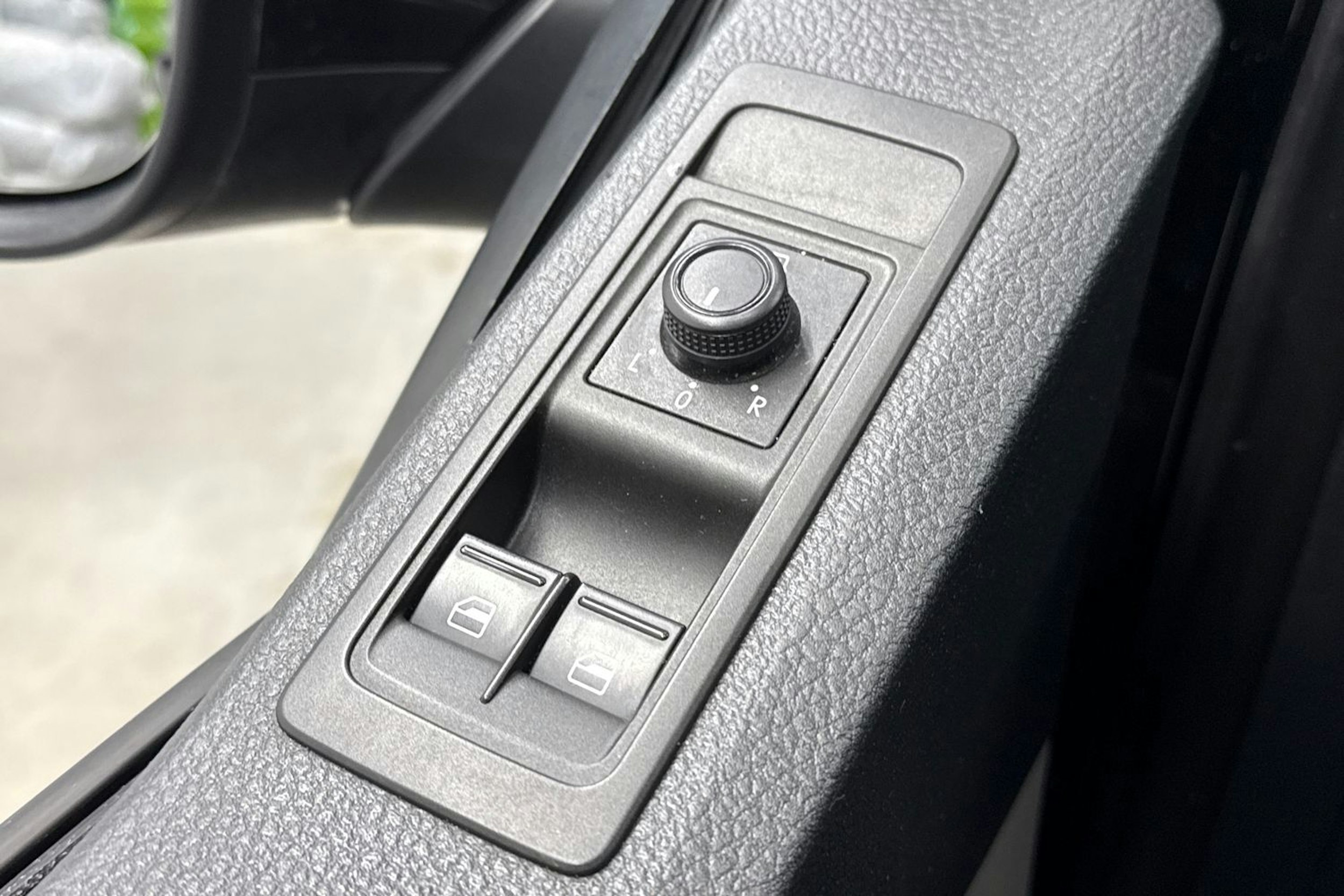 musta Volkswagen Transporter 2019 kuva 24.