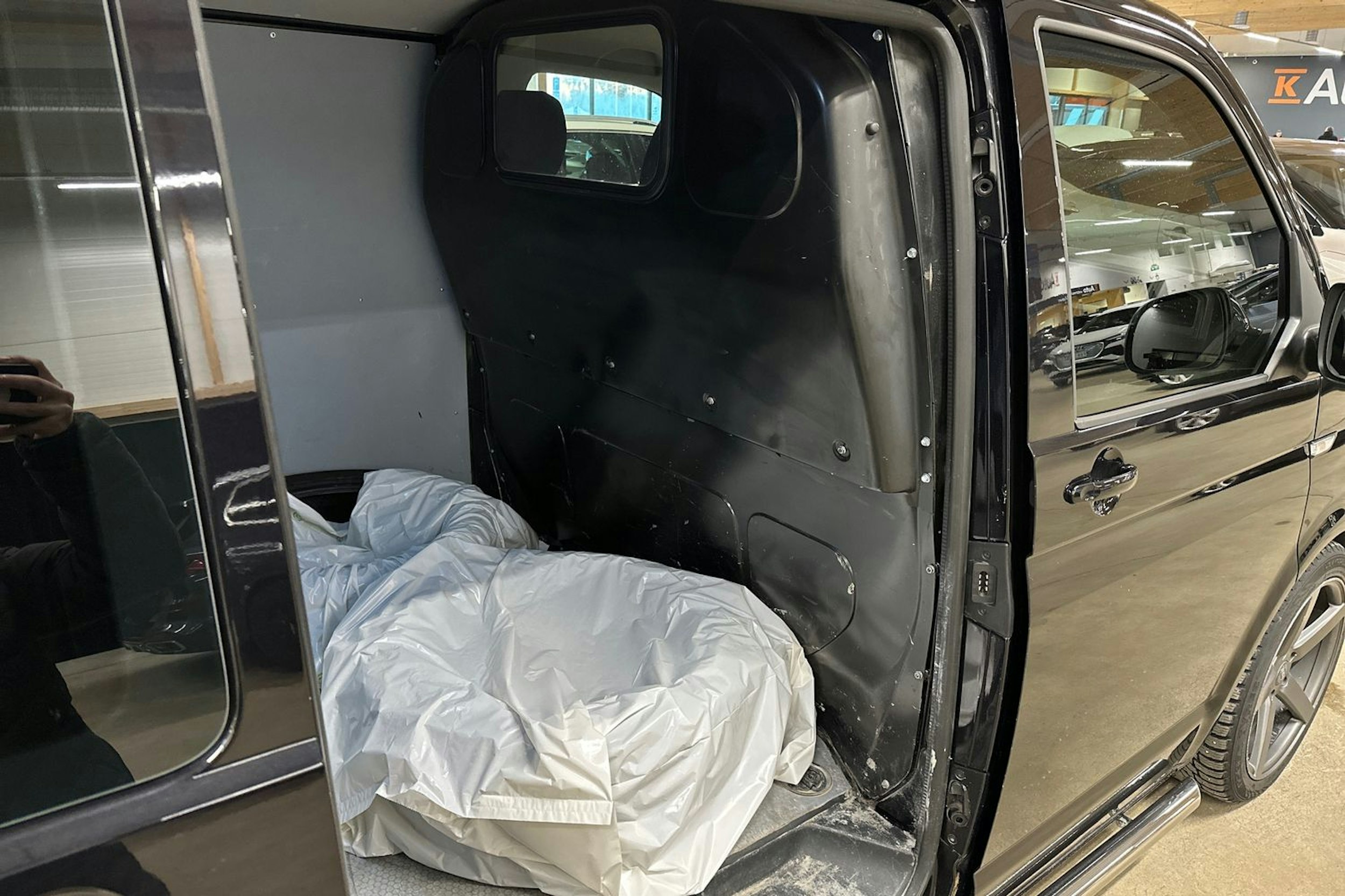 Musta Volkswagen Transporter 2019 kuva 27.