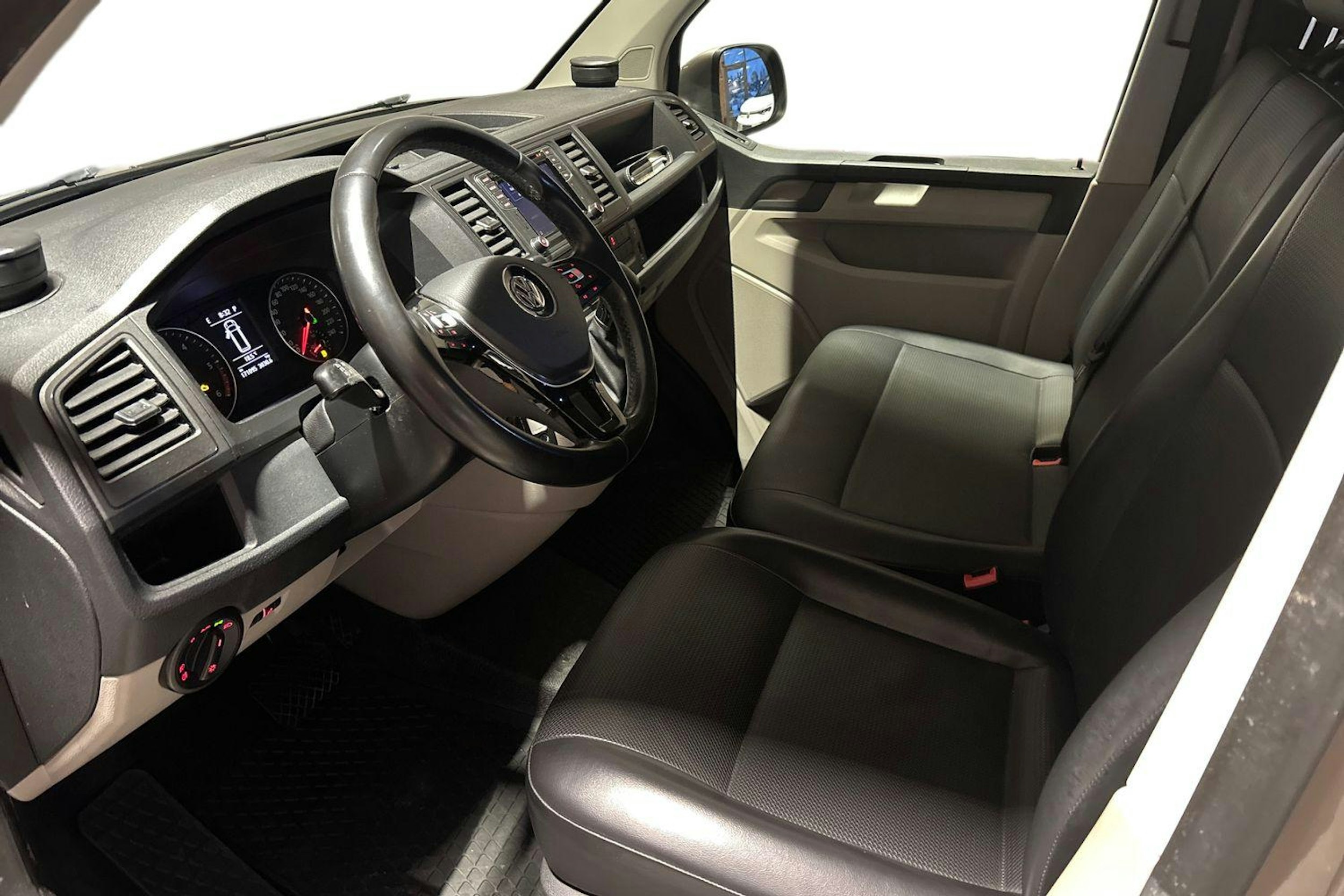 Ruskea (beige) Volkswagen TRANSPORTER 2019 kuva 8.