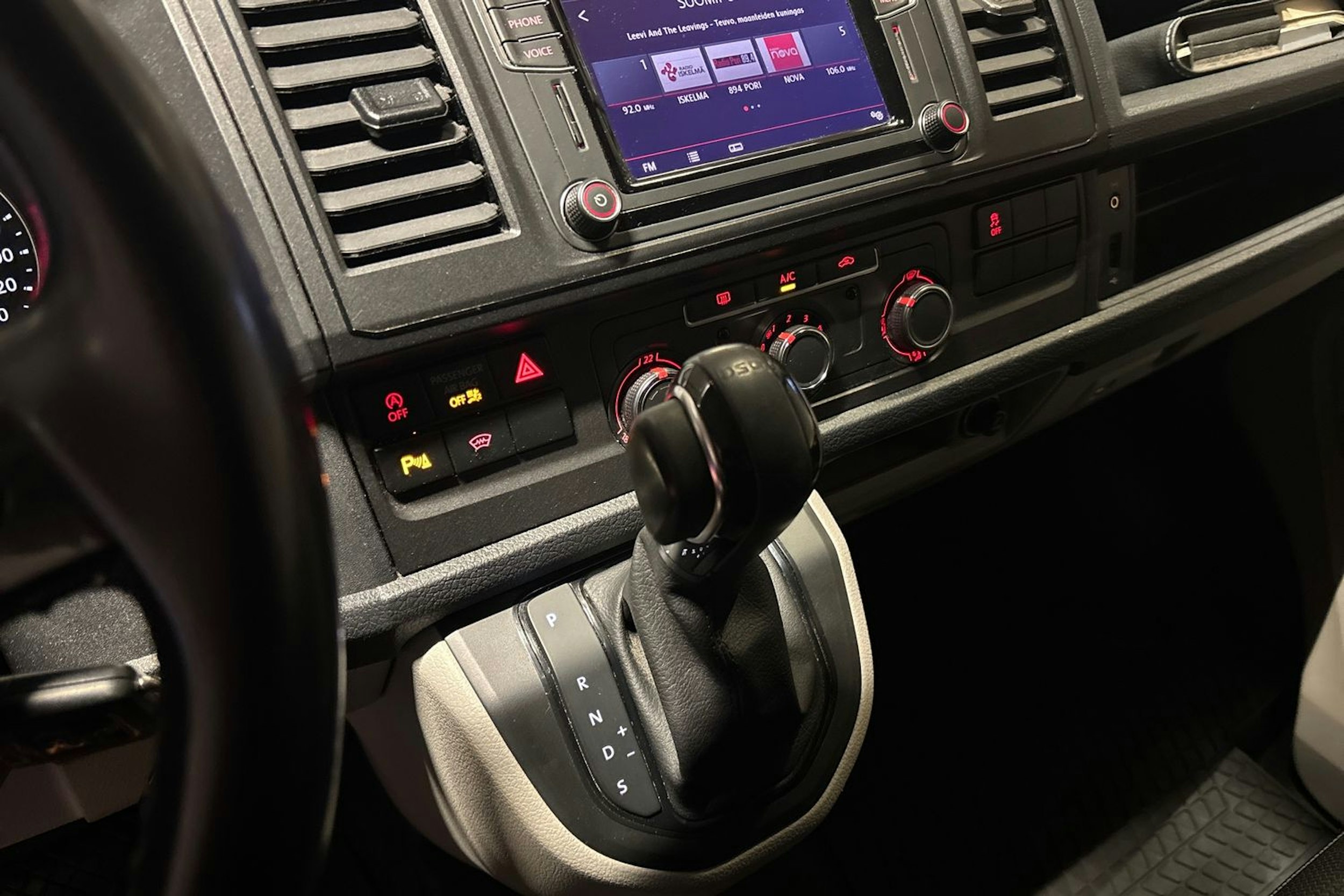 Ruskea (beige) Volkswagen TRANSPORTER 2019 kuva 19.