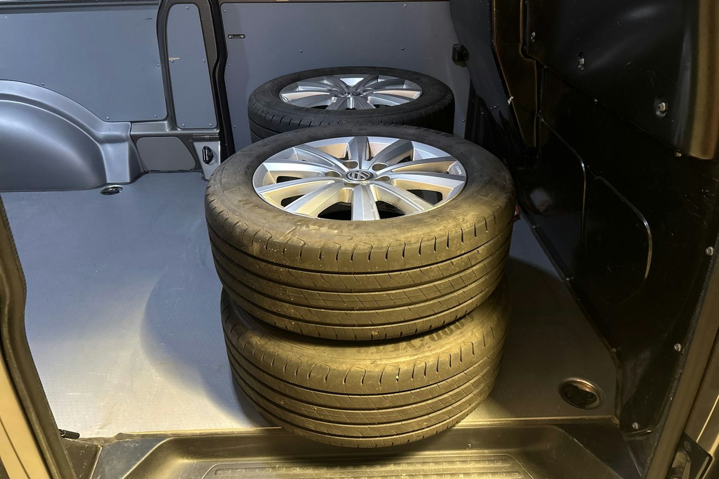 Ruskea (beige) Volkswagen TRANSPORTER 2019 kuva 21.