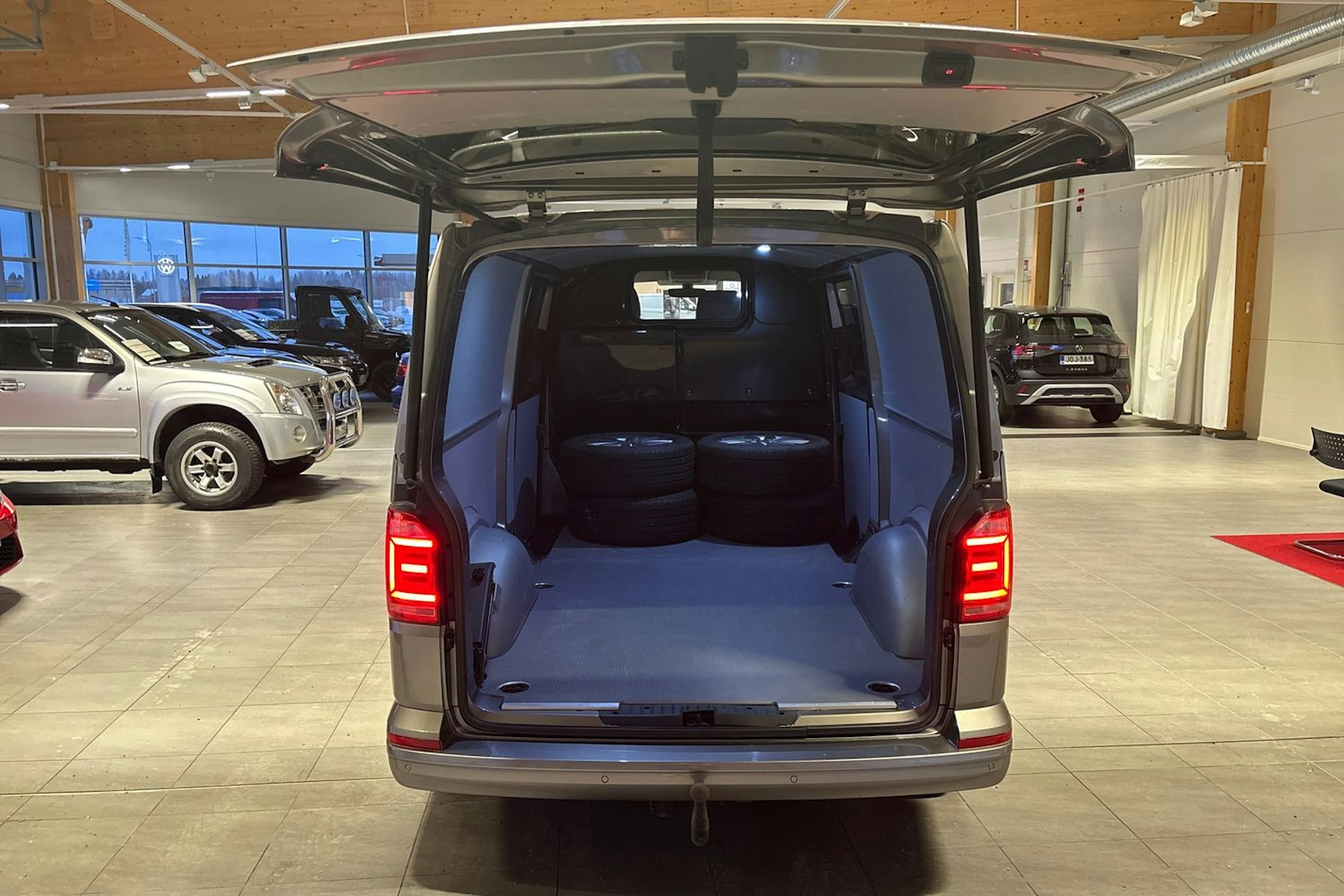 Ruskea (beige) Volkswagen TRANSPORTER 2019 kuva 22.