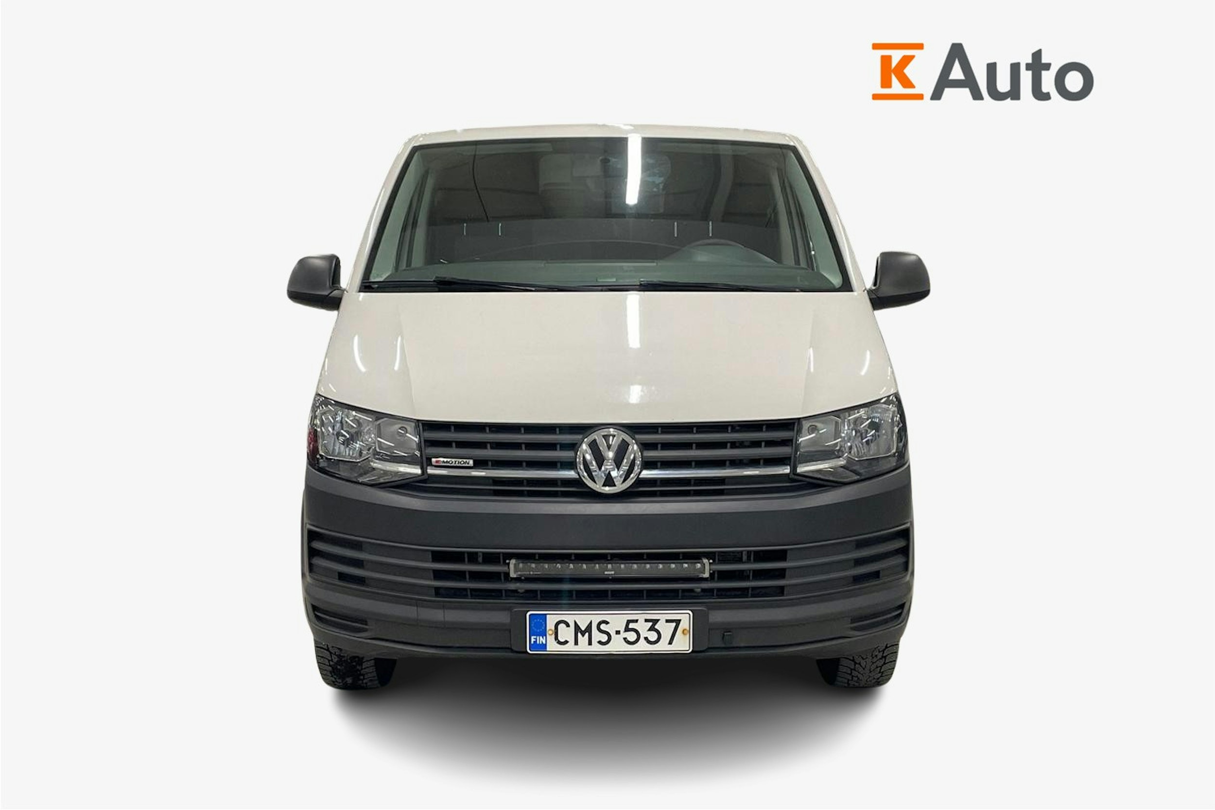 valkoinen Volkswagen Transporter 2019 kuva 5.