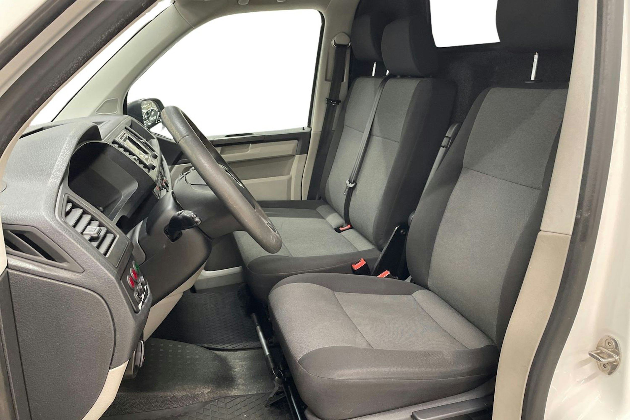 valkoinen Volkswagen Transporter 2019 kuva 7.