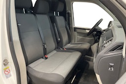 valkoinen Volkswagen Transporter 2019 kuva 10.