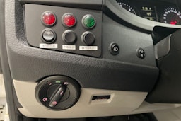 valkoinen Volkswagen Transporter 2019 kuva 13.