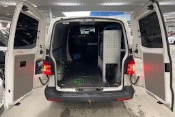 valkoinen Volkswagen Transporter 2019 kuva 16.