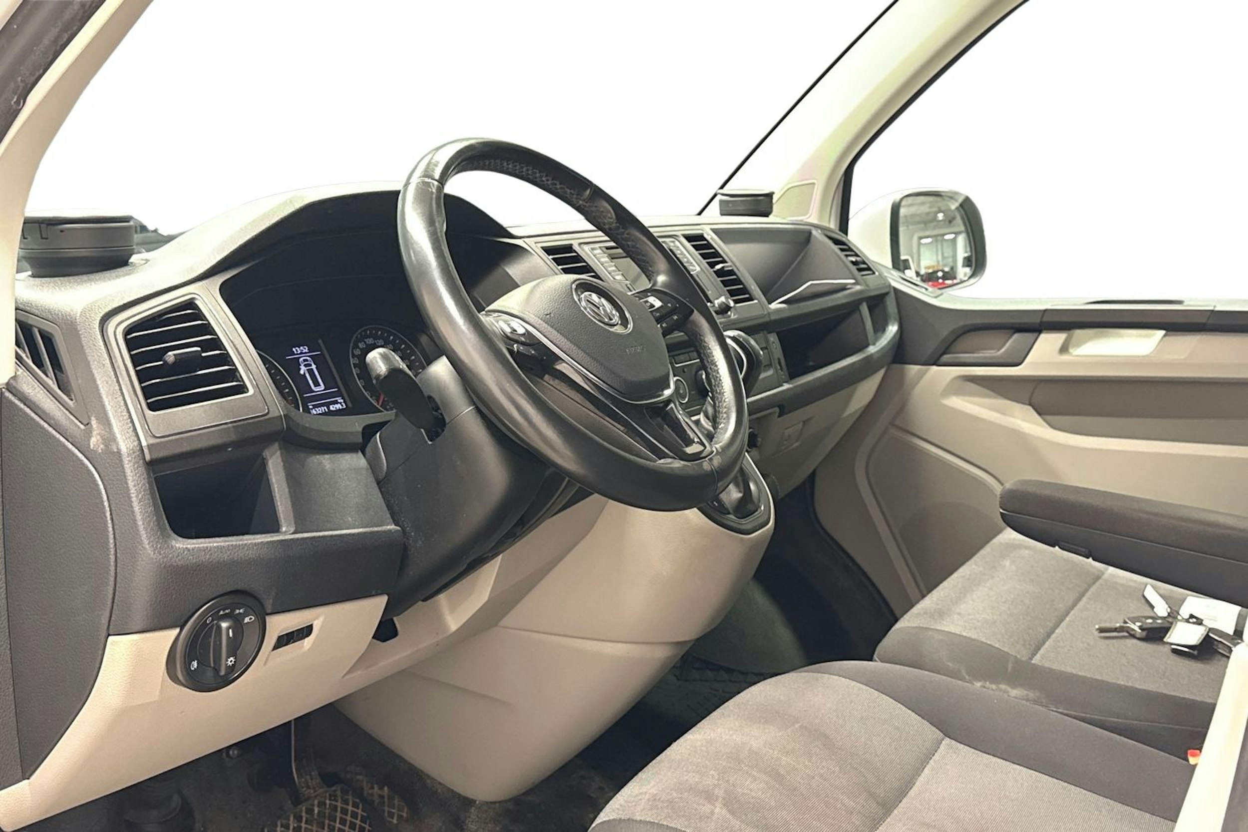 Valkoinen Volkswagen TRANSPORTER 2019 kuva 7.