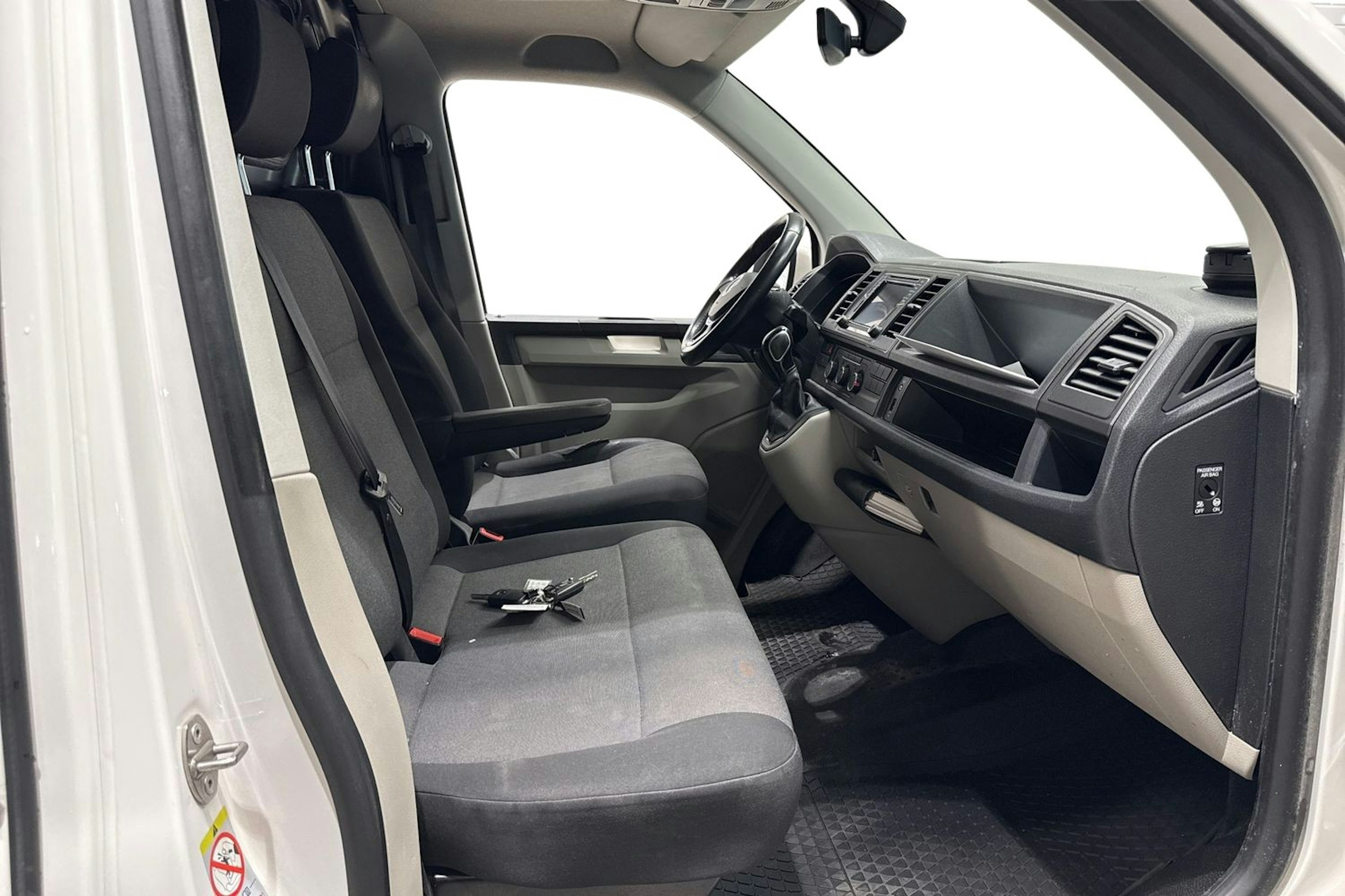 Valkoinen Volkswagen TRANSPORTER 2019 kuva 10.