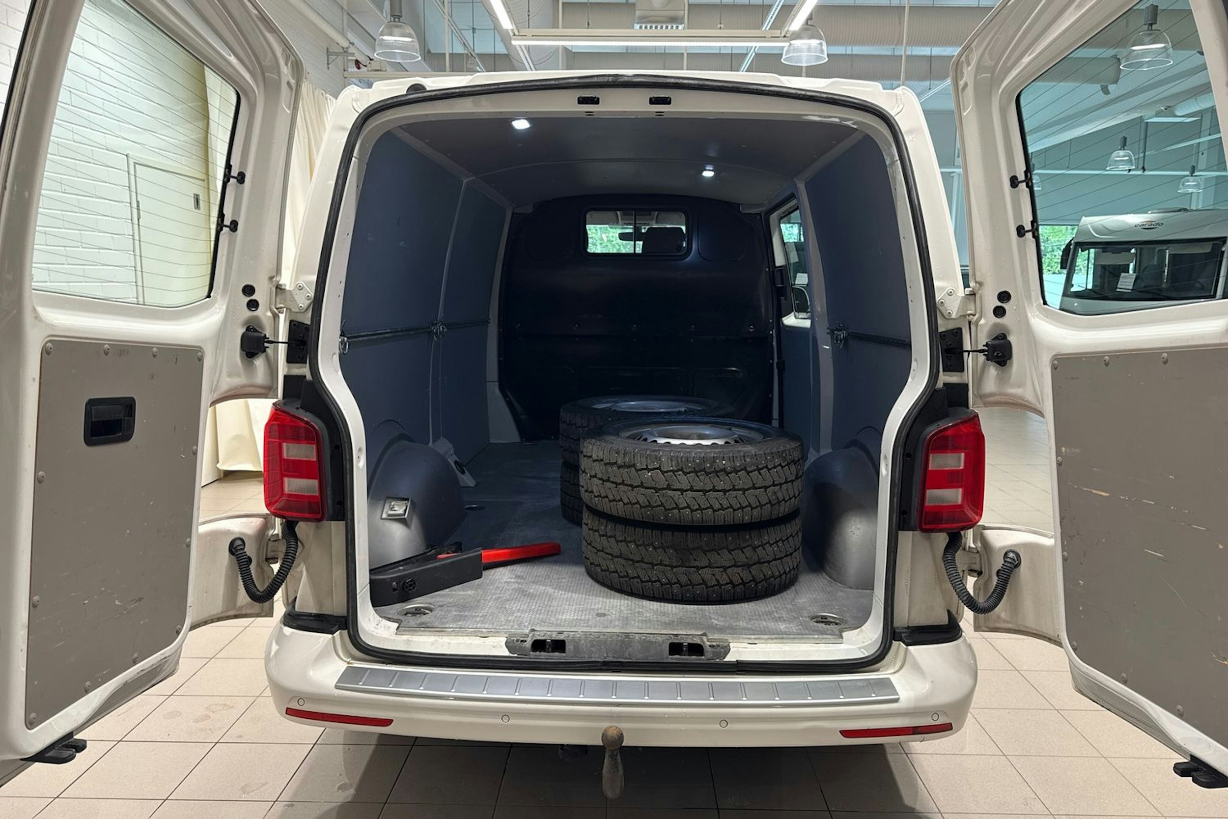 Valkoinen Volkswagen TRANSPORTER 2019 kuva 16.