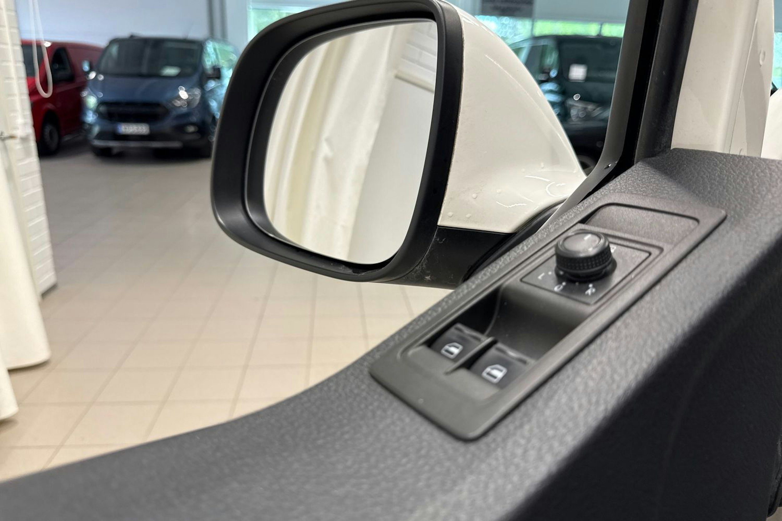 Valkoinen Volkswagen TRANSPORTER 2019 kuva 22.