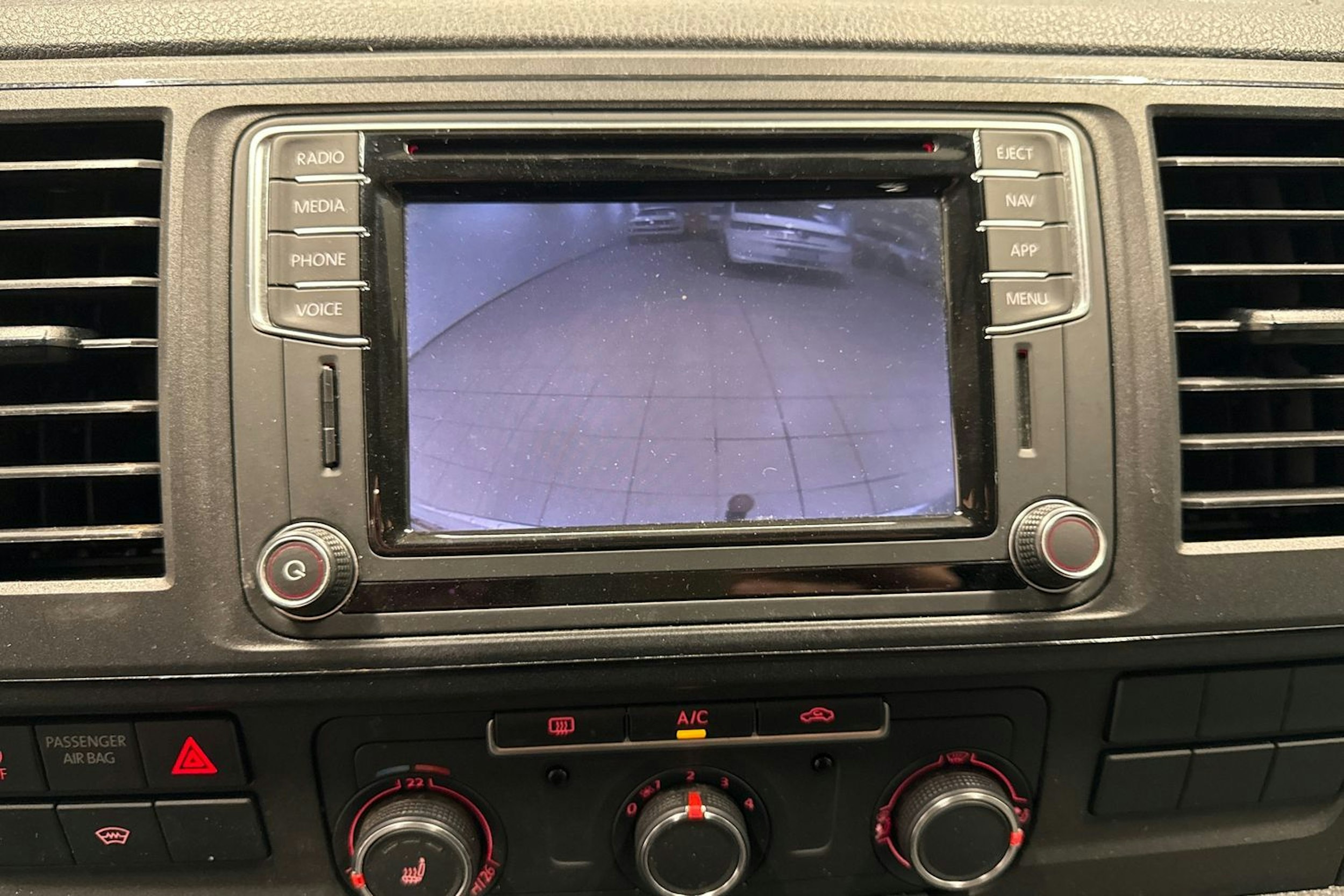 Valkoinen Volkswagen TRANSPORTER 2019 kuva 23.