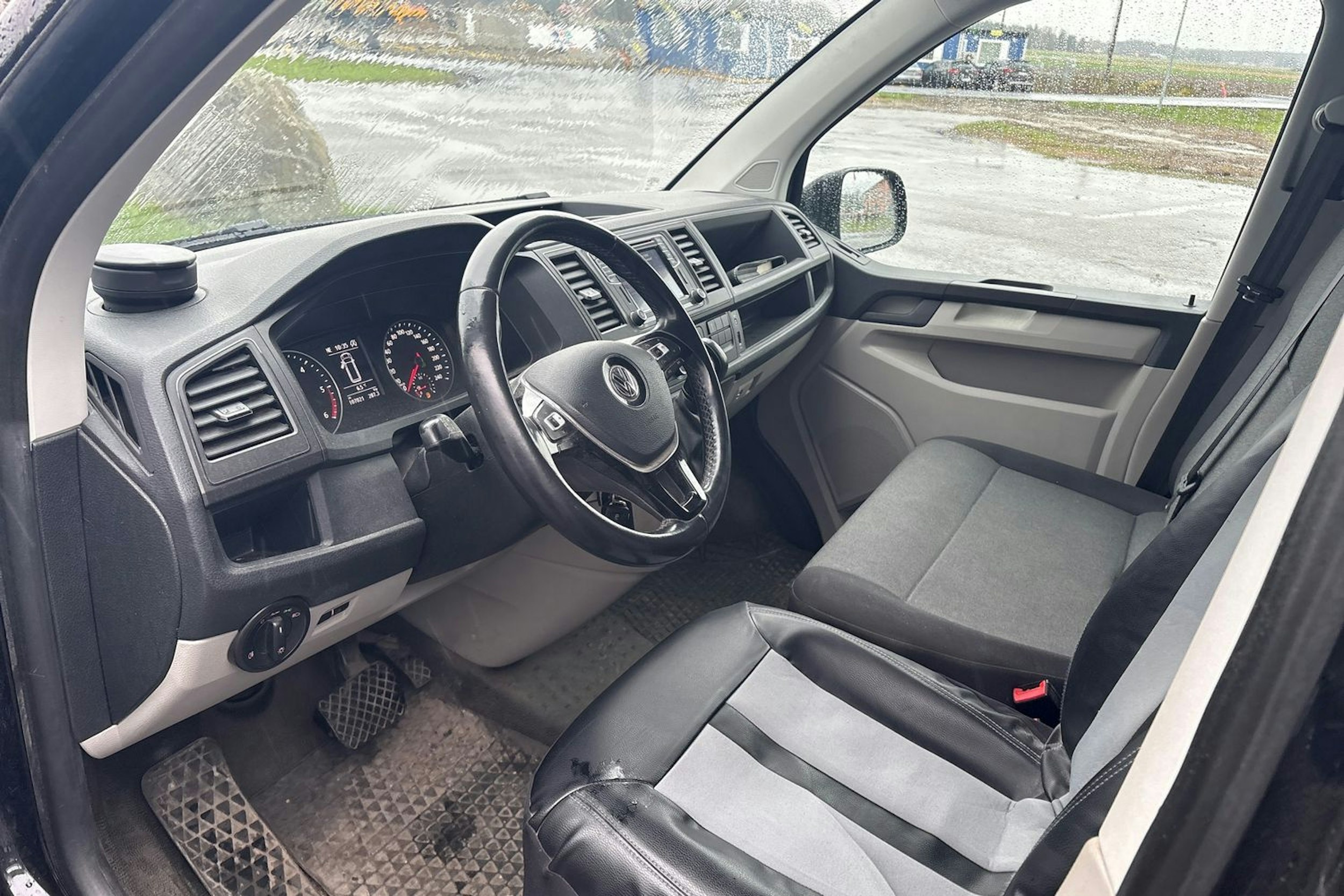 Musta Volkswagen TRANSPORTER 2019 kuva 3.