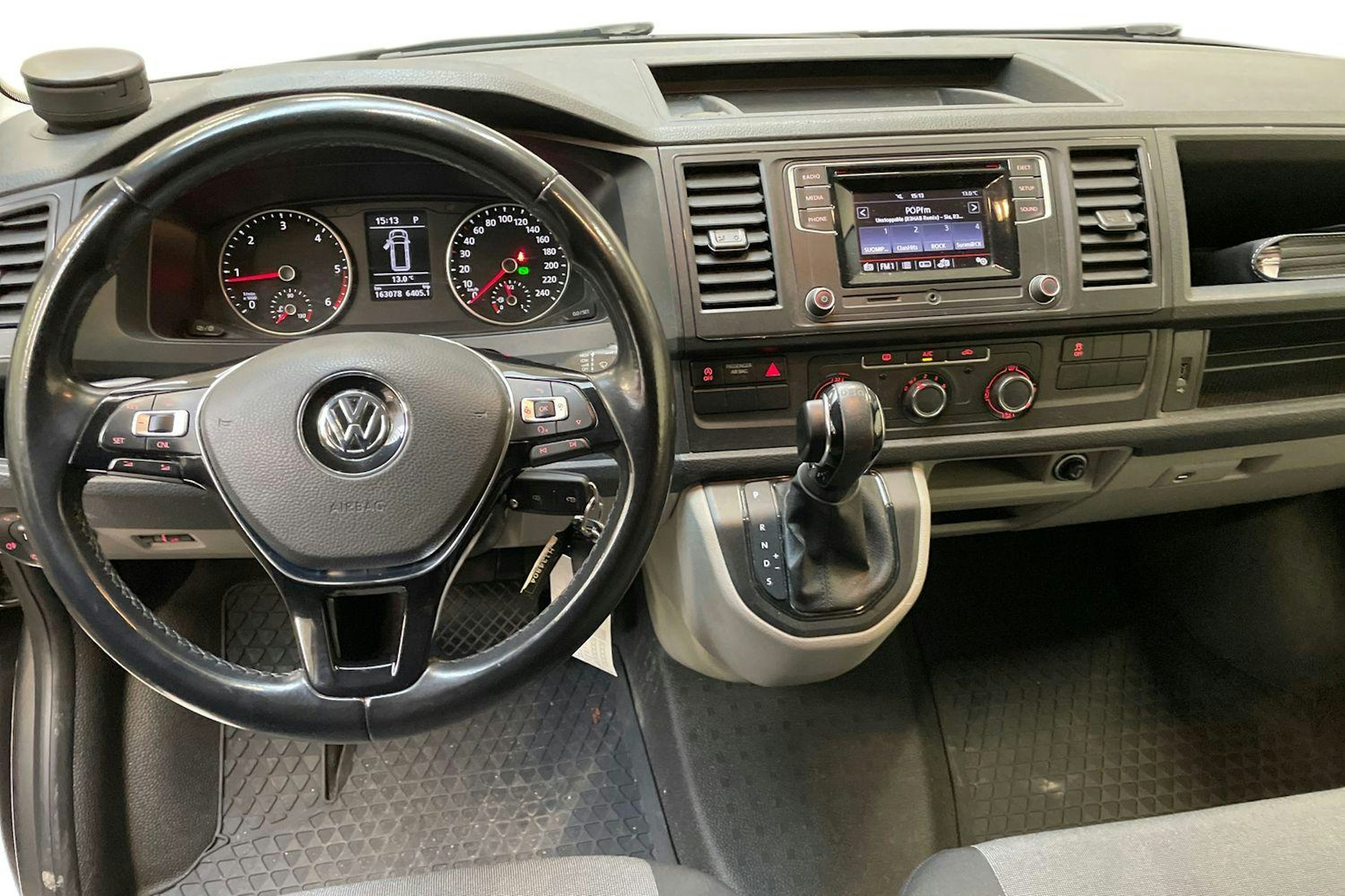met. harmaa Volkswagen Transporter 2019 kuva 9.
