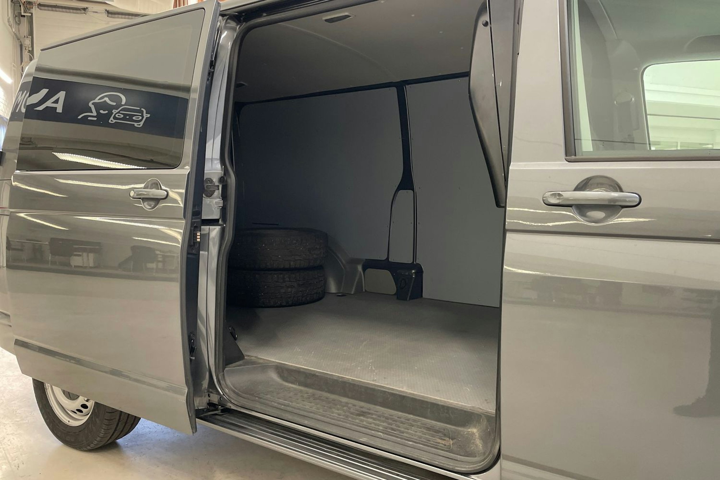 met. harmaa Volkswagen Transporter 2019 kuva 13.