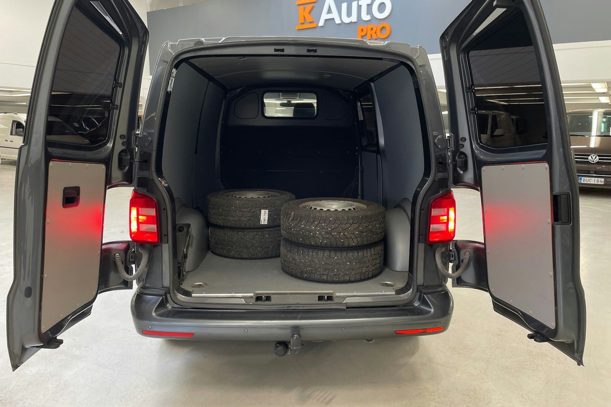 met. harmaa Volkswagen Transporter 2019 kuva 15.