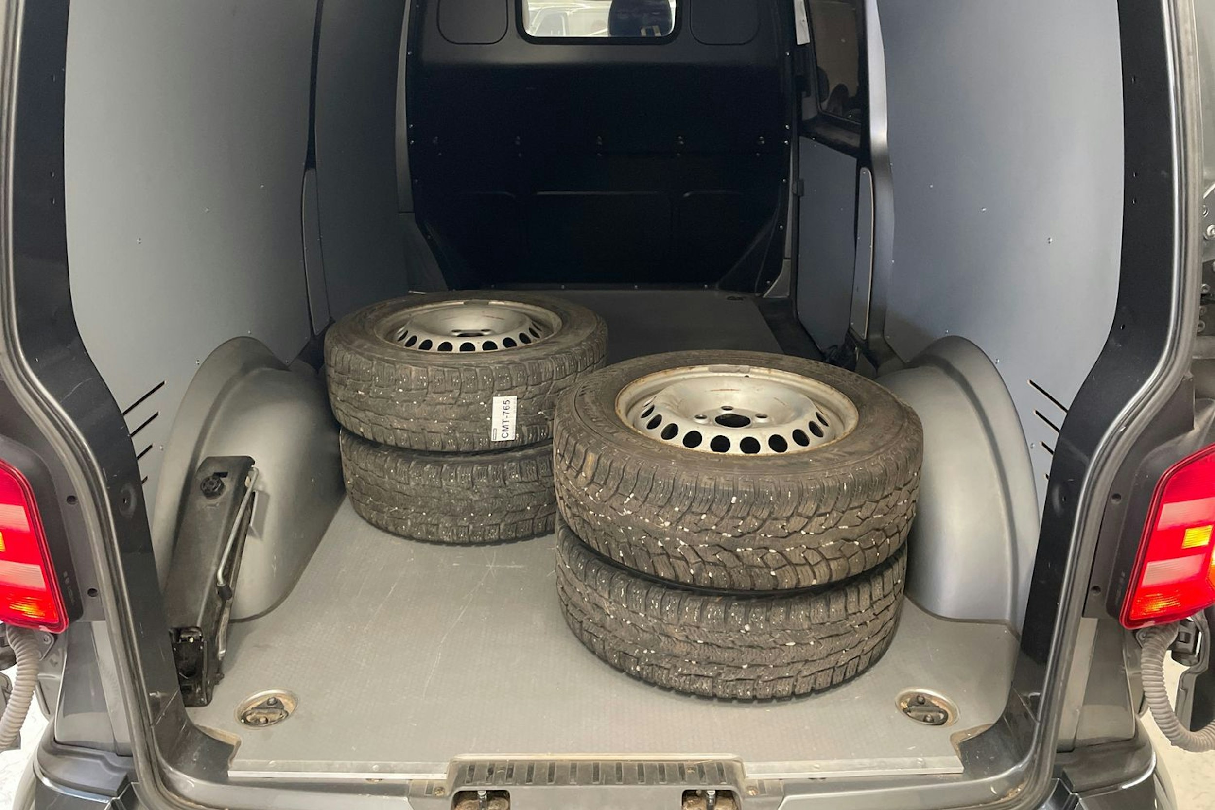 met. harmaa Volkswagen Transporter 2019 kuva 16.