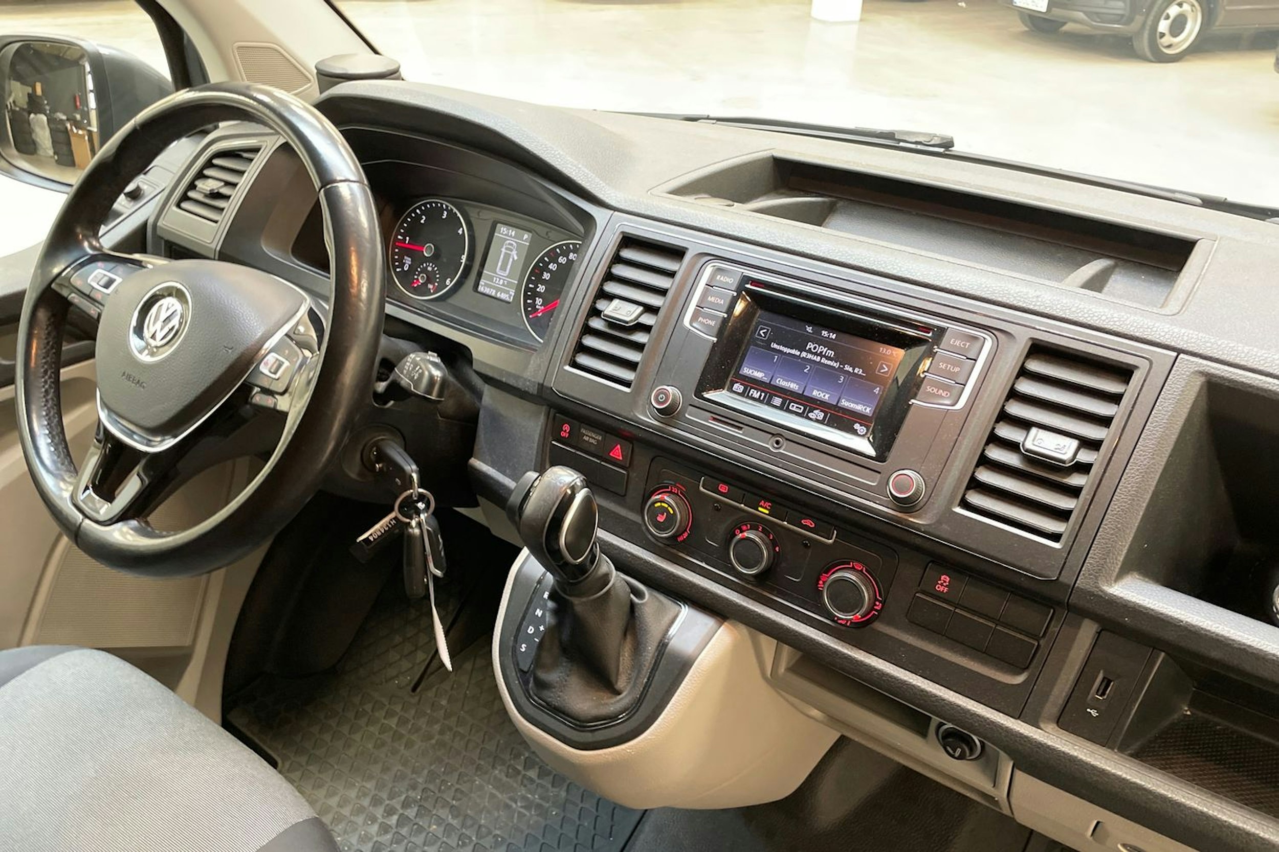 met. harmaa Volkswagen Transporter 2019 kuva 19.