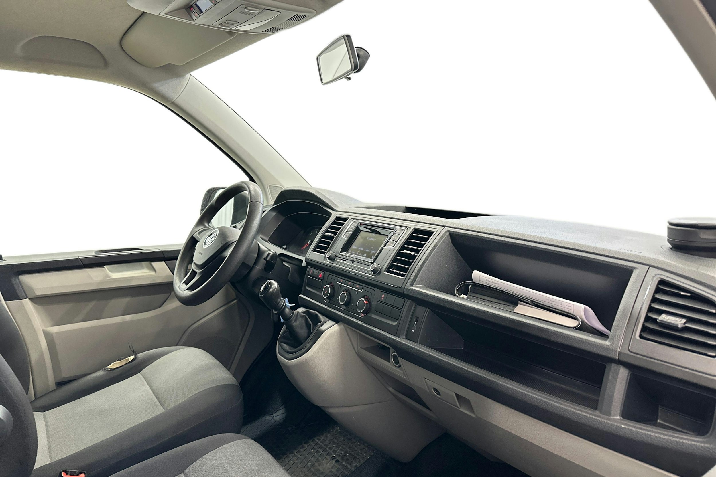 valkoinen Volkswagen Transporter 2019 kuva 9.