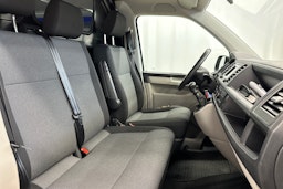 valkoinen Volkswagen Transporter 2019 kuva 10.
