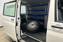 valkoinen Volkswagen Transporter 2019 kuva 12.