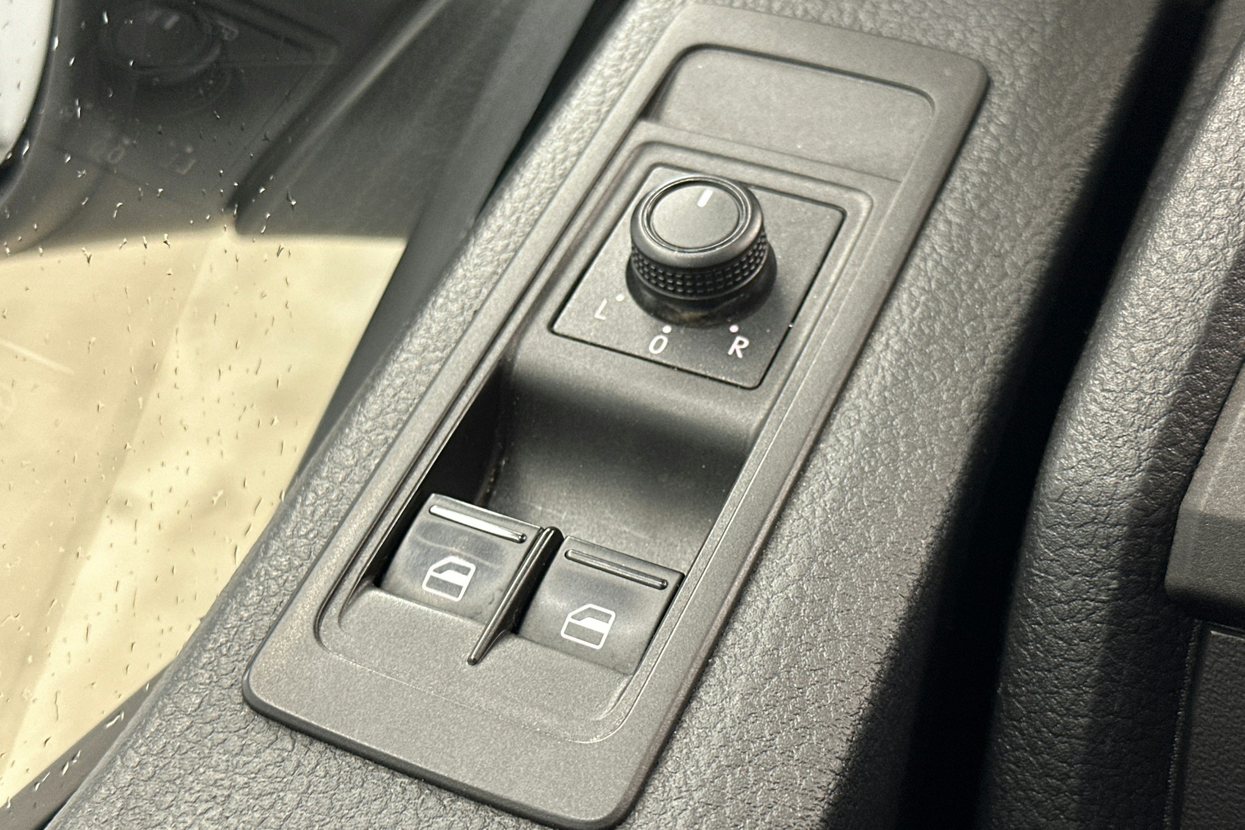 valkoinen Volkswagen Transporter 2019 kuva 14.