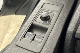 valkoinen Volkswagen Transporter 2019 kuva 14.