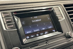 valkoinen Volkswagen Transporter 2019 kuva 20.