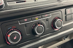 valkoinen Volkswagen Transporter 2019 kuva 21.