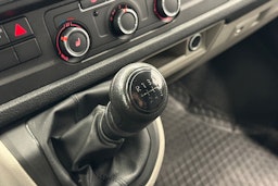 valkoinen Volkswagen Transporter 2019 kuva 22.