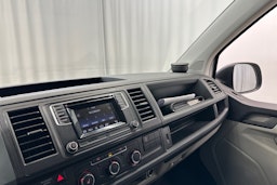 valkoinen Volkswagen Transporter 2019 kuva 23.