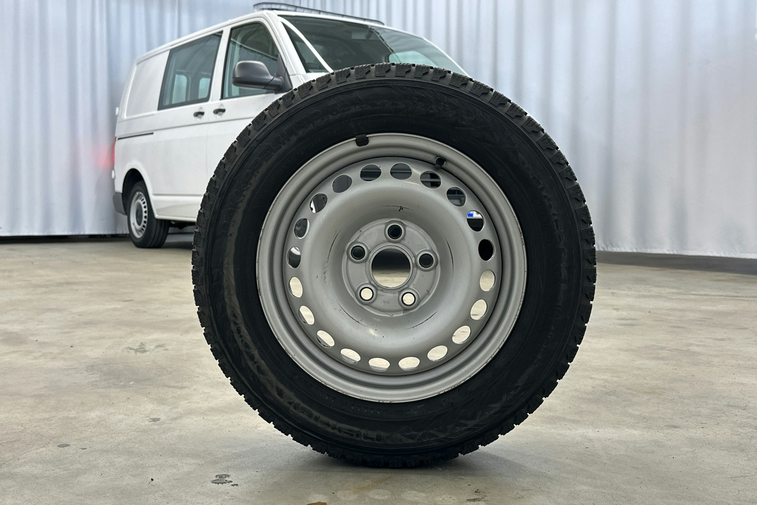 valkoinen Volkswagen Transporter 2019 kuva 26.