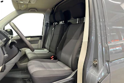 harmaa Volkswagen Transporter 2019 kuva 9.