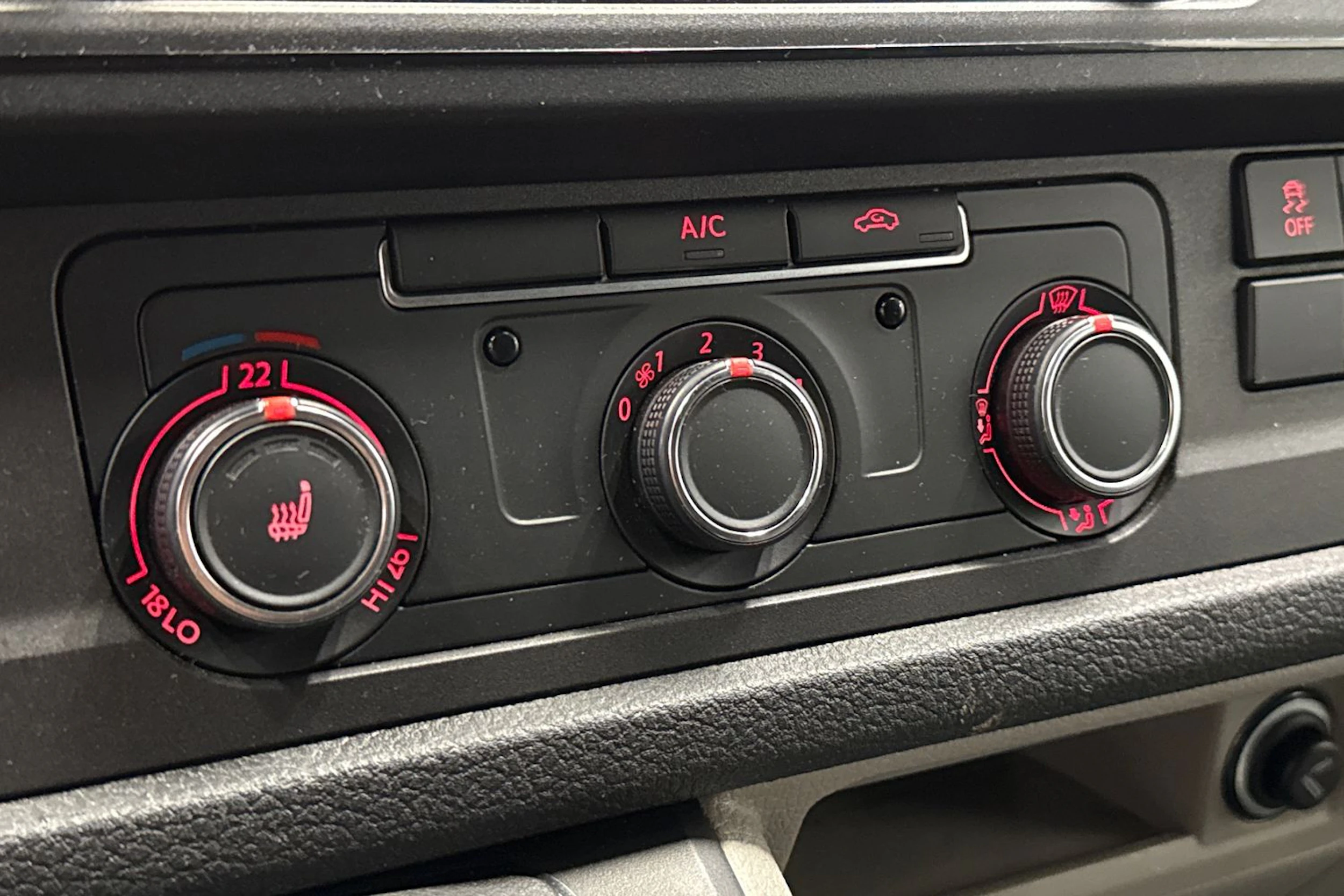 harmaa Volkswagen Transporter 2019 kuva 21.