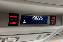 harmaa Volkswagen Transporter 2019 kuva 22.