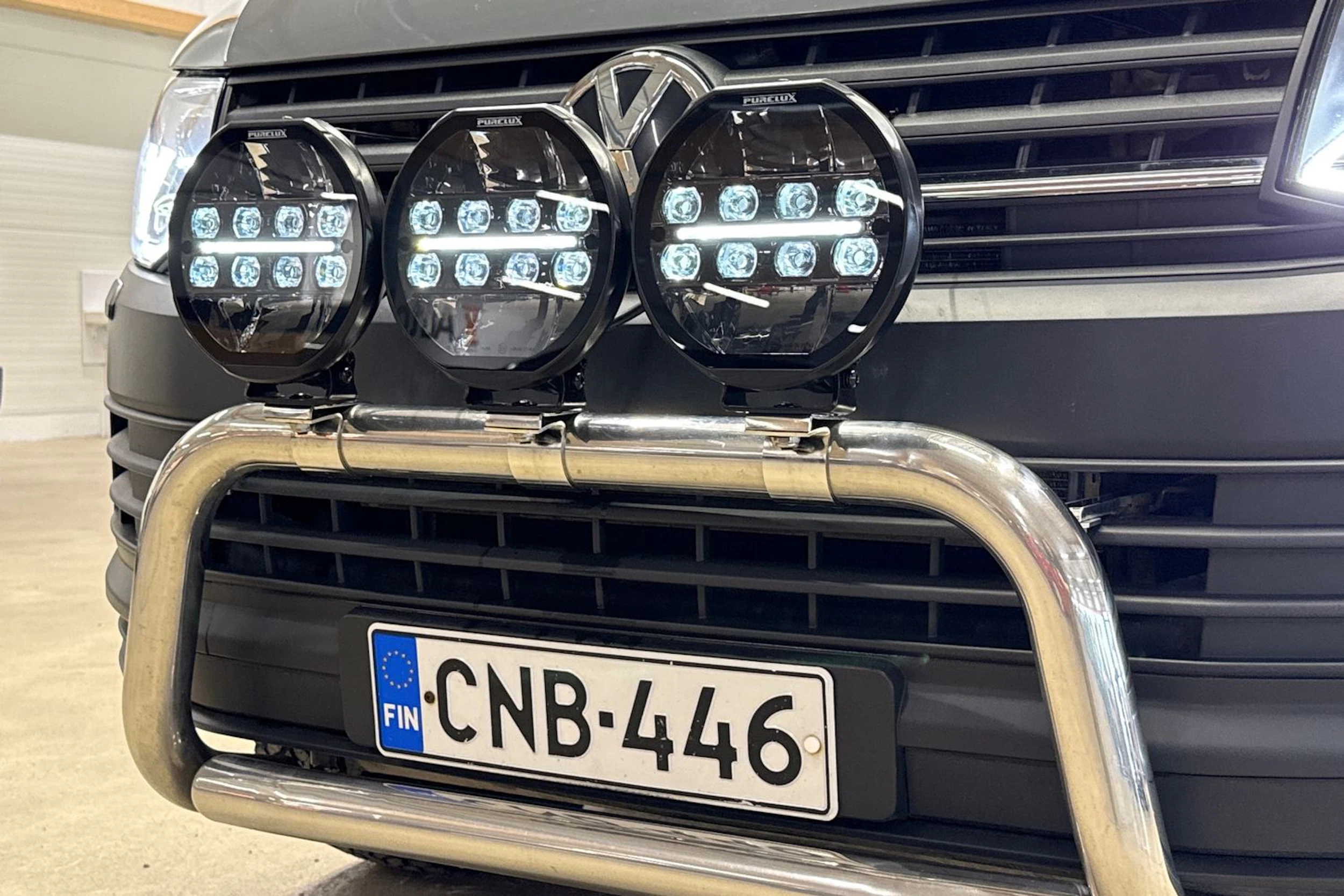 harmaa Volkswagen Transporter 2019 kuva 30.